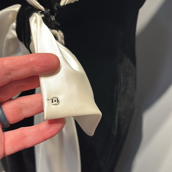 VTG Black Velvet Formal/Evening Gown sweetheart neck dramatic white sleeves sz14 - Picture 11 of 13